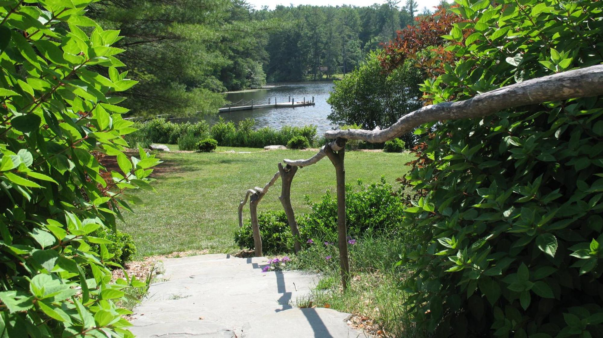 Highland Lake Inn & Resort - Flat Rock Exterior photo