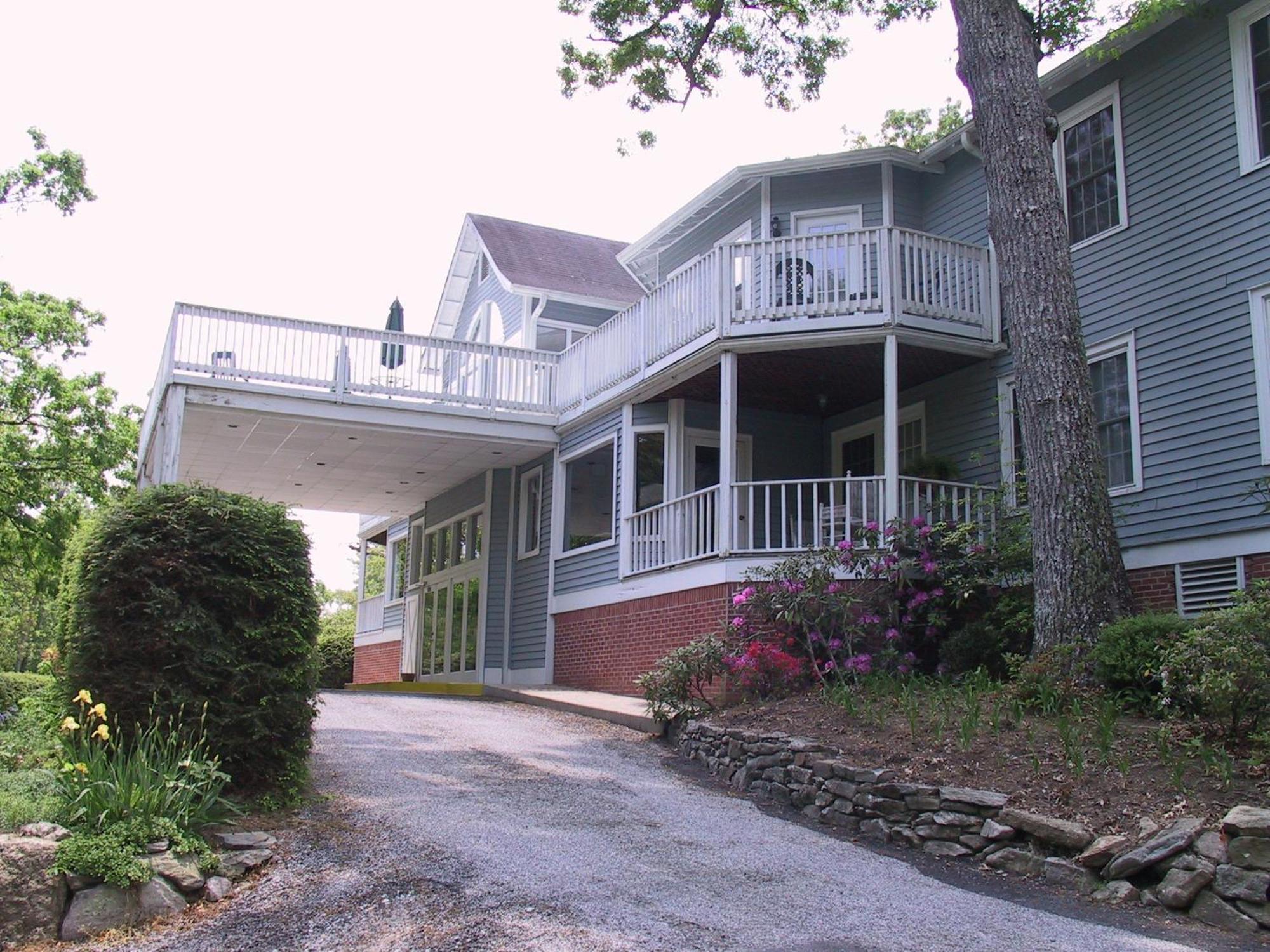 Highland Lake Inn & Resort - Flat Rock Exterior photo