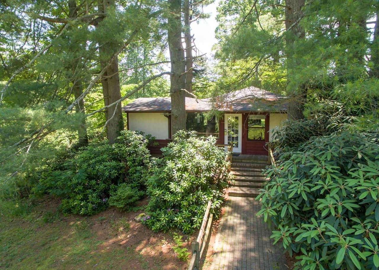 Highland Lake Inn & Resort - Flat Rock Exterior photo