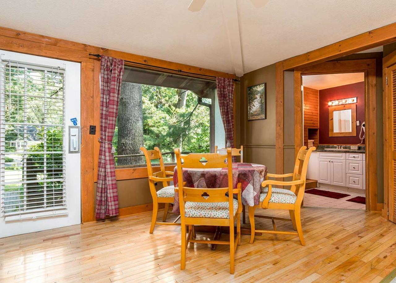 Highland Lake Inn & Resort - Flat Rock Exterior photo